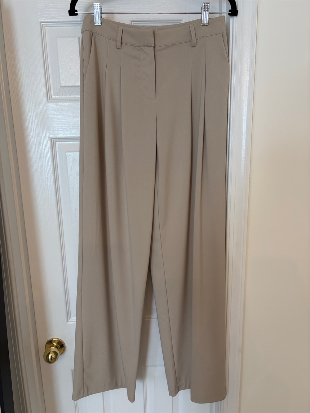 Mid rise trousers